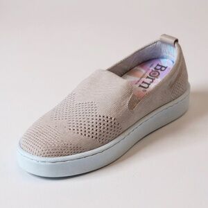 NWOB Born Solstice Blush Pink Knit Women’s Slip On Sneaker Size 7.5